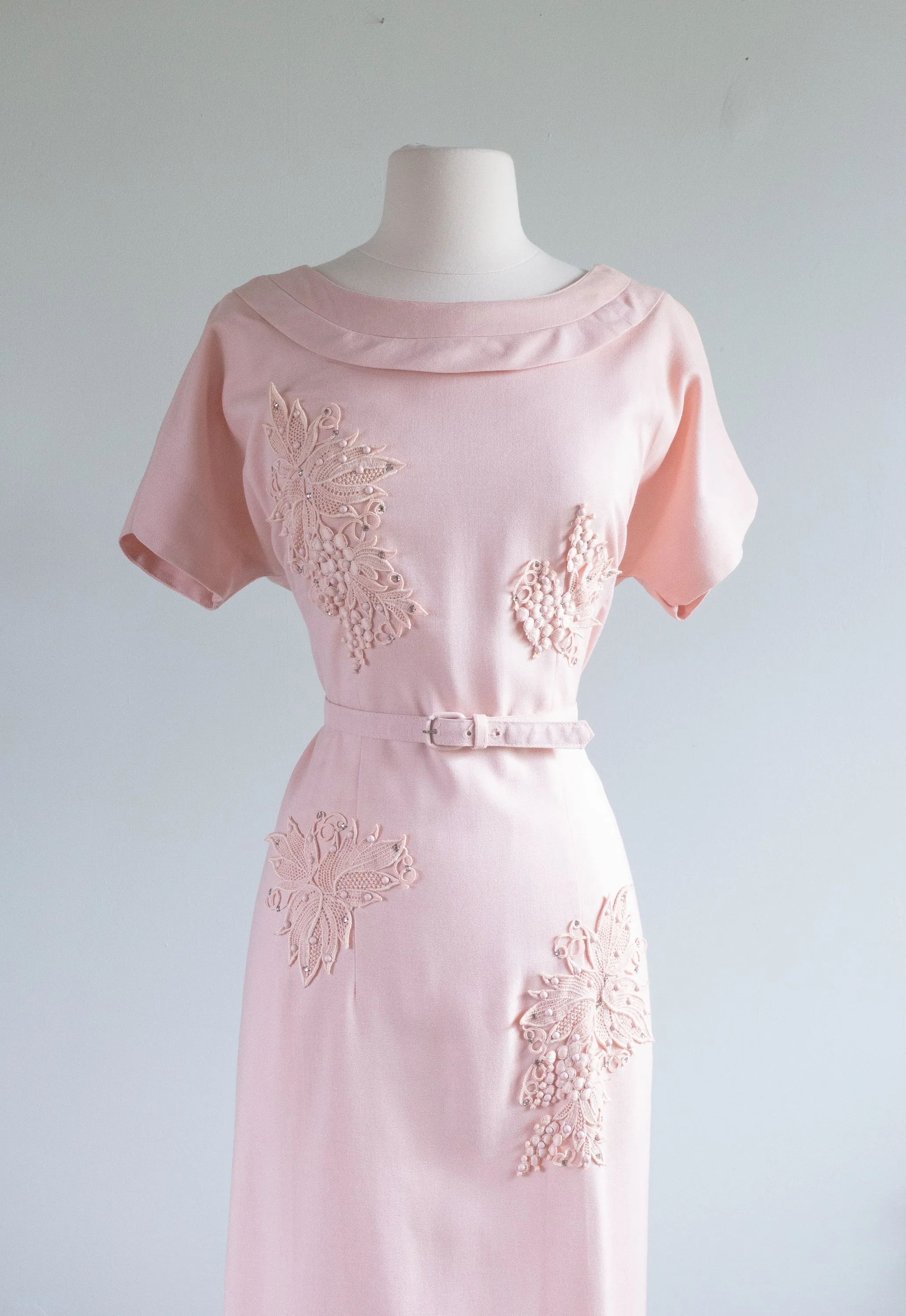 1950's Rose Blush Wiggle Dress With Lace Applique' / Waist 34