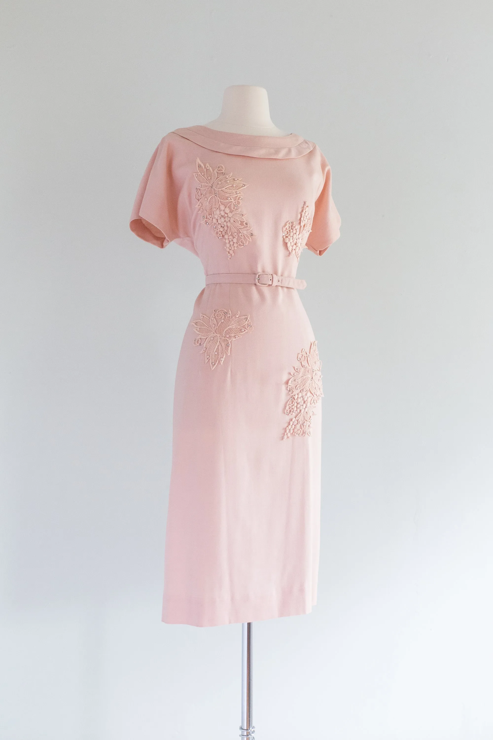 1950's Rose Blush Wiggle Dress With Lace Applique' / Waist 34