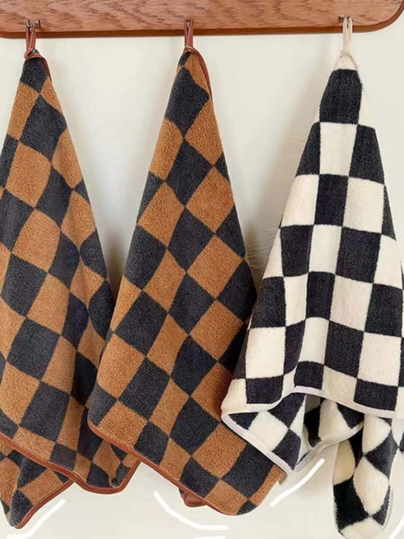 1pc Checkerboard Pattern Random Towel