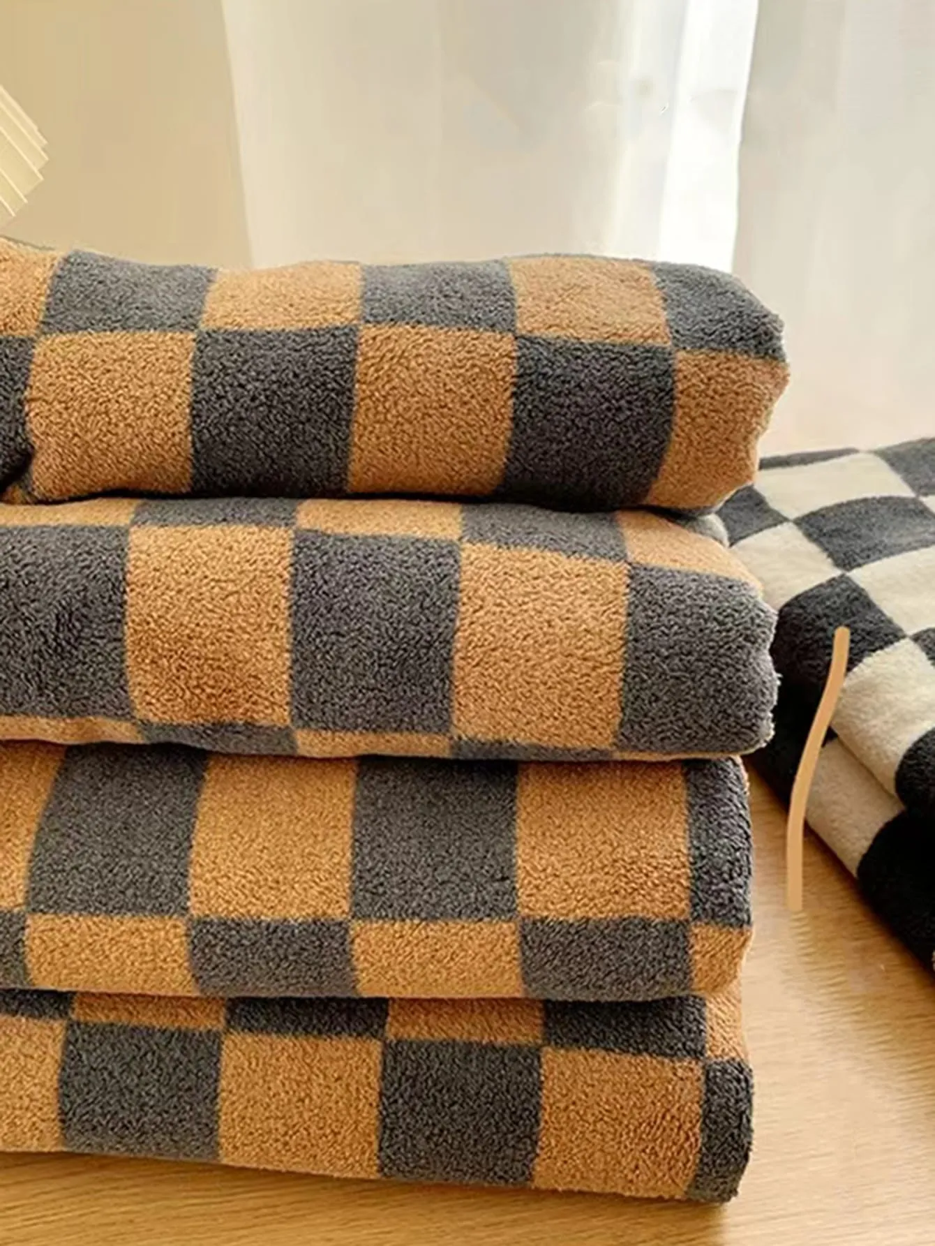 1pc Checkerboard Pattern Random Towel