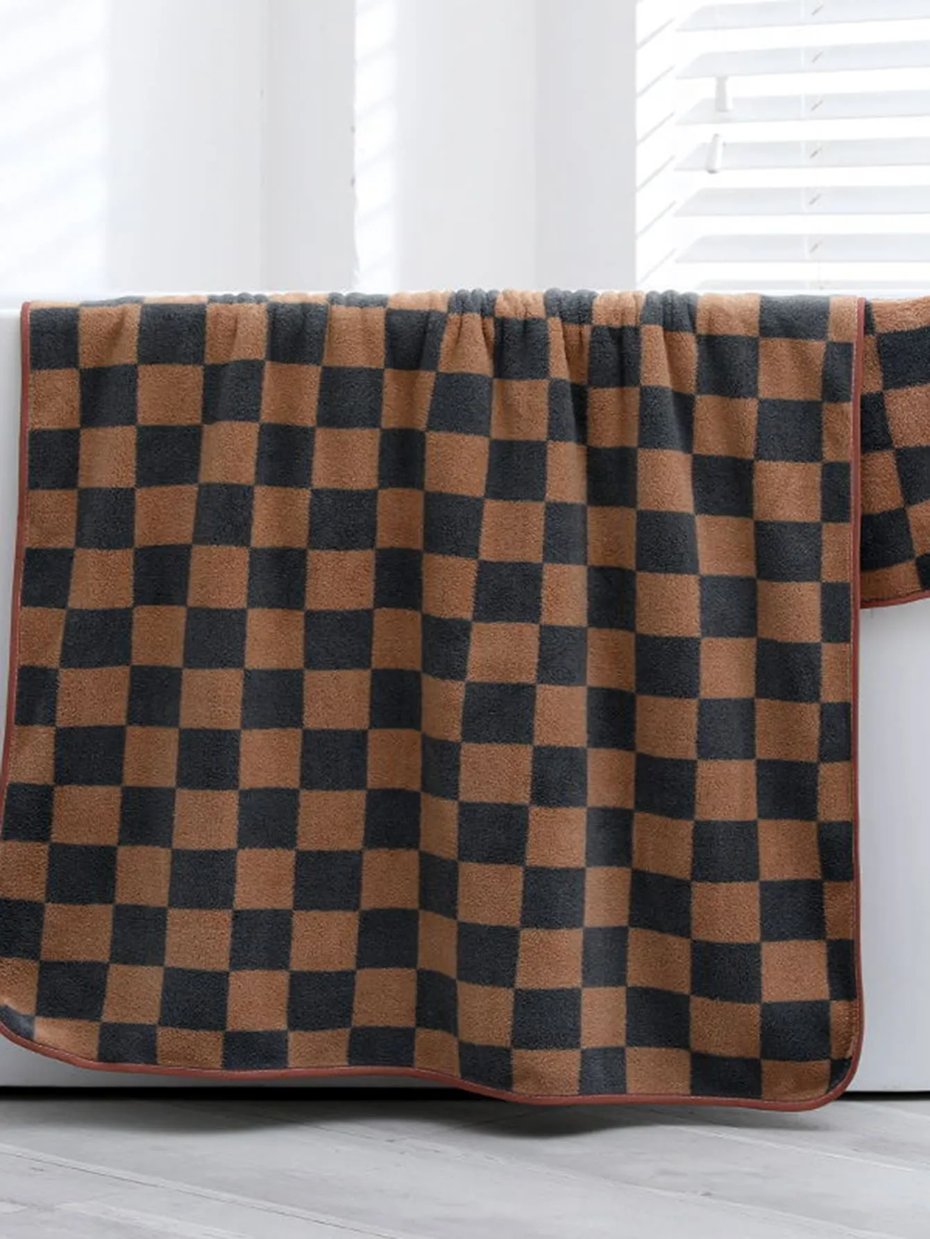 1pc Checkerboard Pattern Random Towel