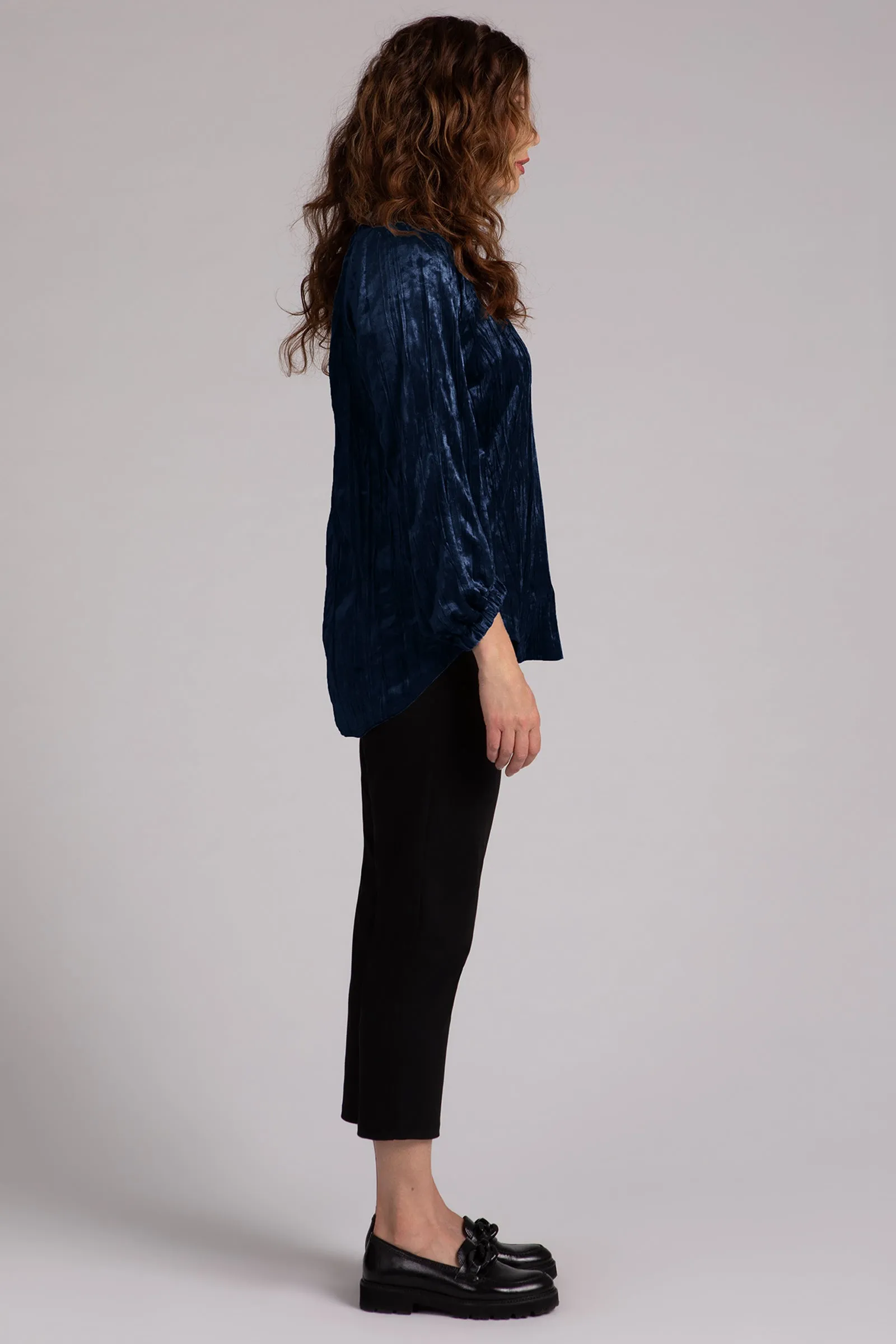 Crinkle Velvet Move Pullover with Elastic Cuff | Navy