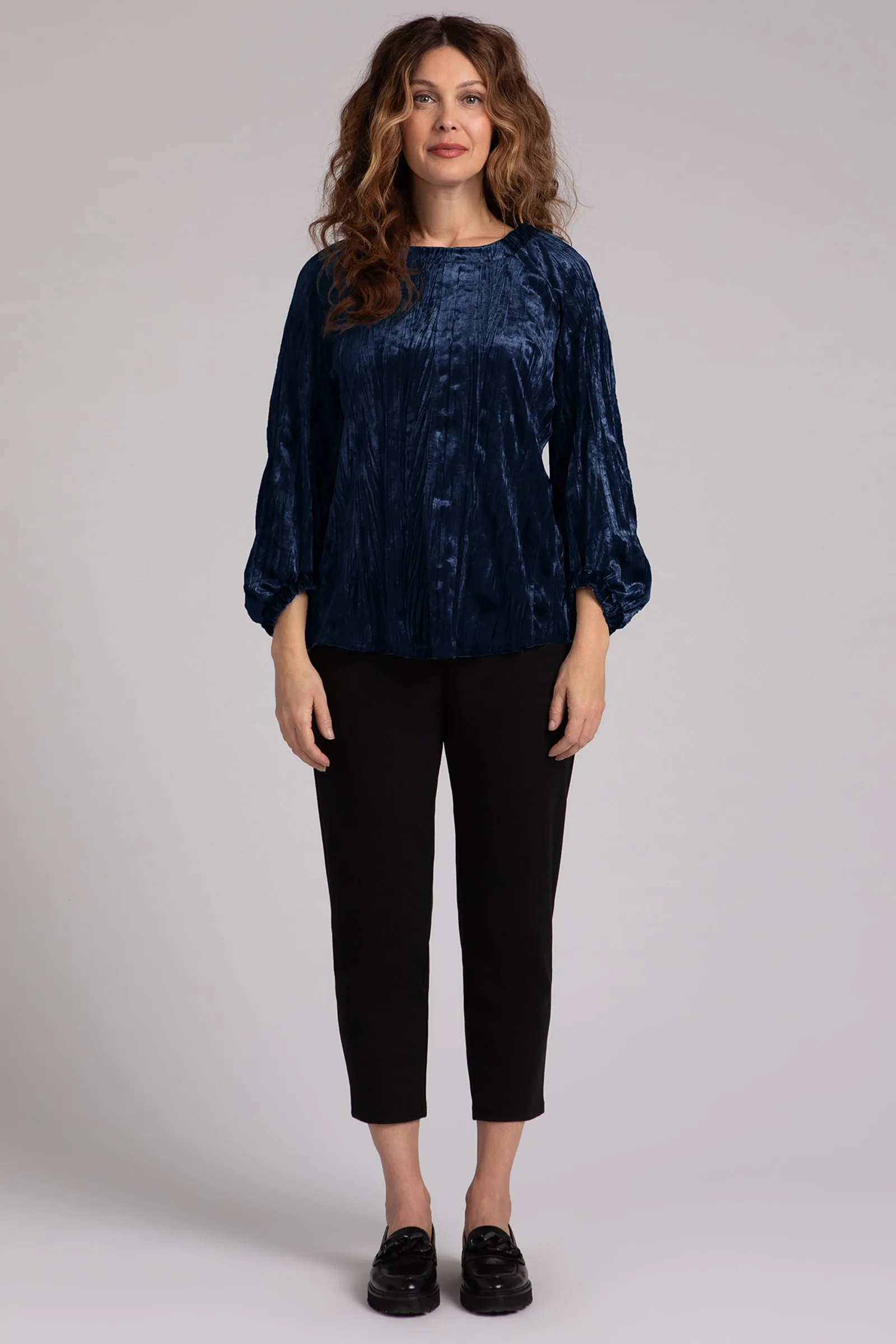 Crinkle Velvet Move Pullover with Elastic Cuff | Navy