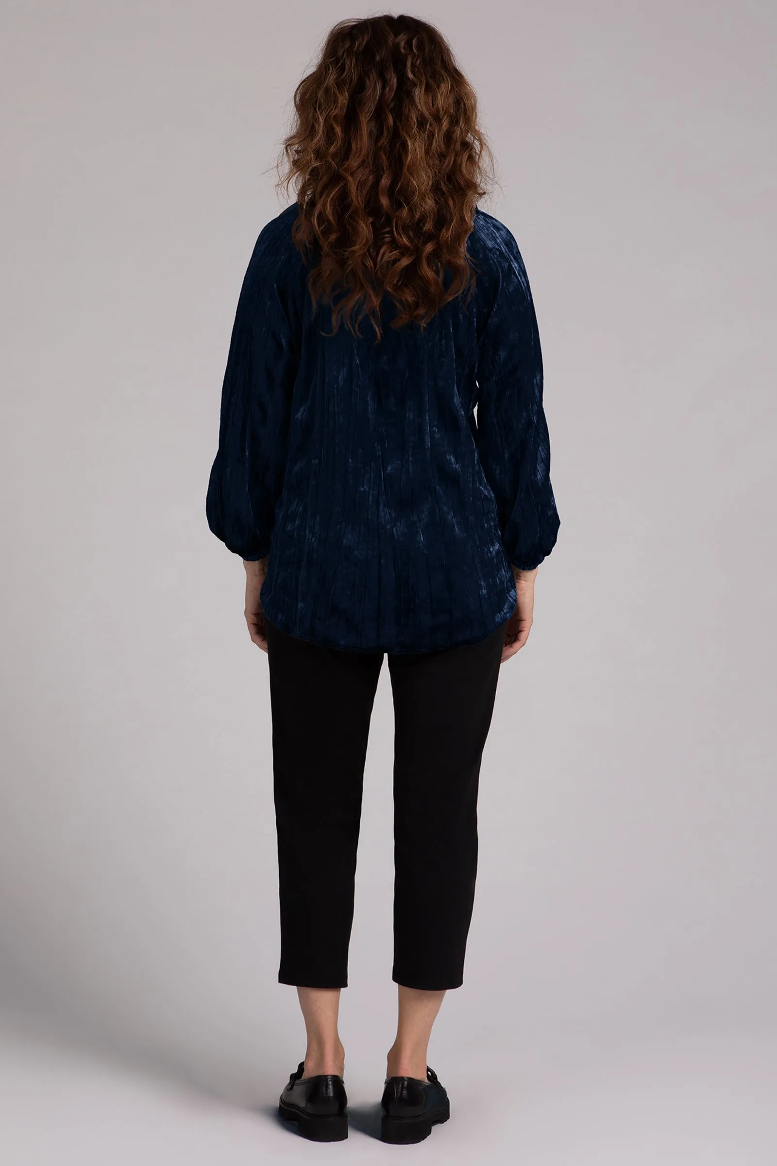 Crinkle Velvet Move Pullover with Elastic Cuff | Navy