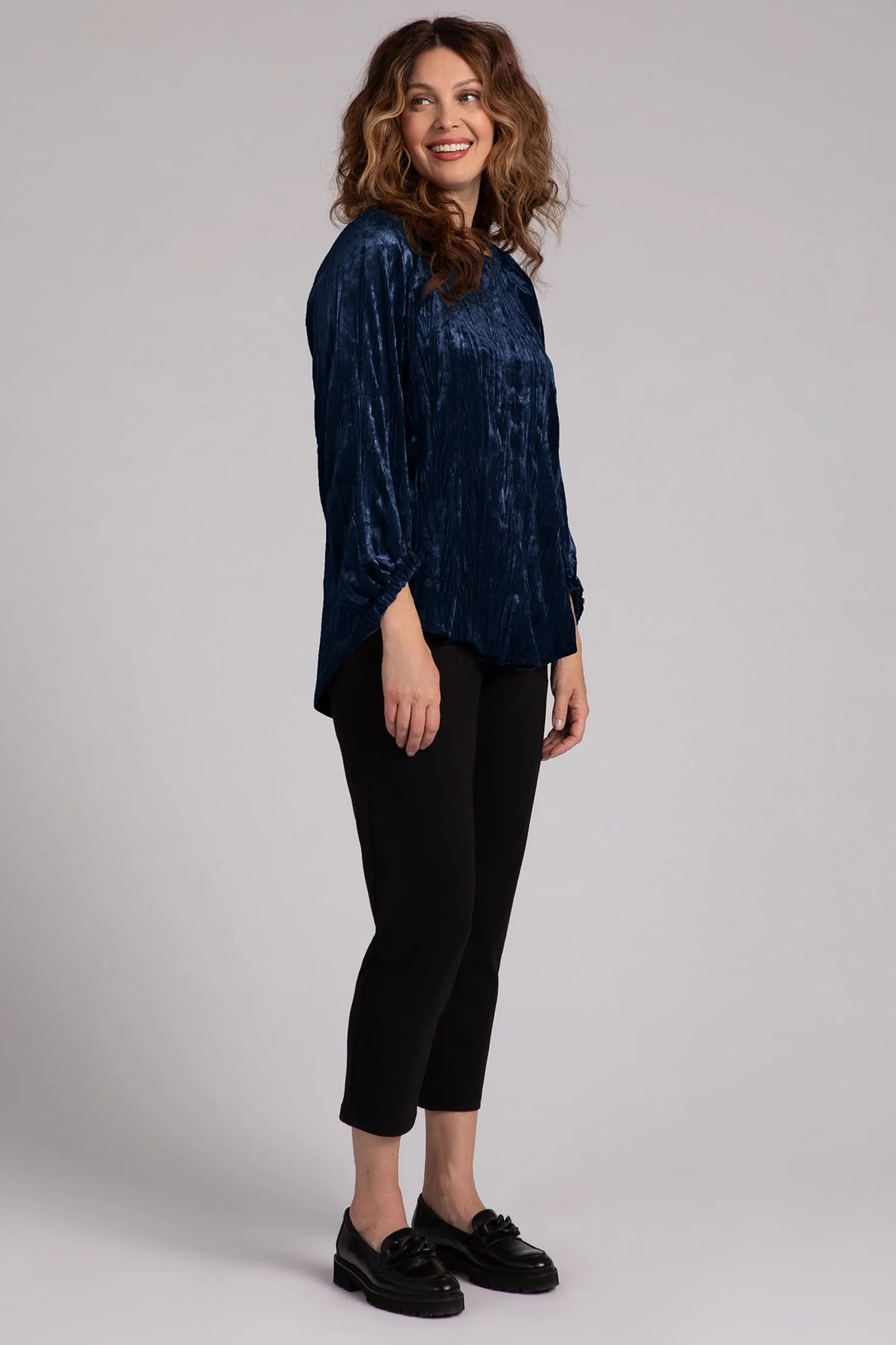 Crinkle Velvet Move Pullover with Elastic Cuff | Navy