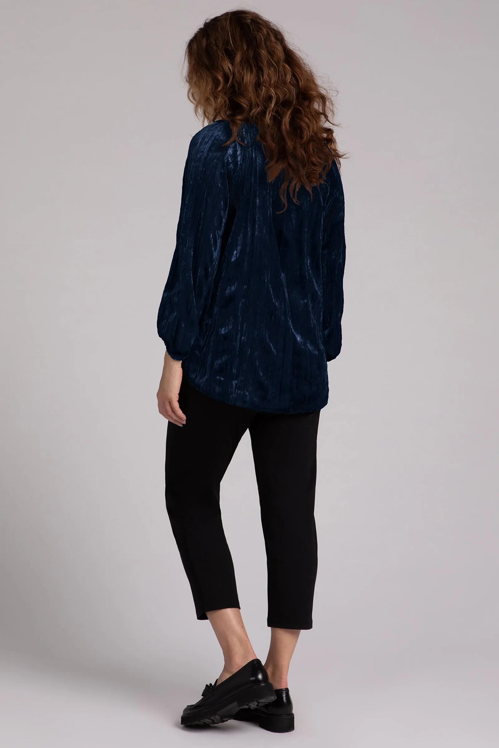 Crinkle Velvet Move Pullover with Elastic Cuff | Navy