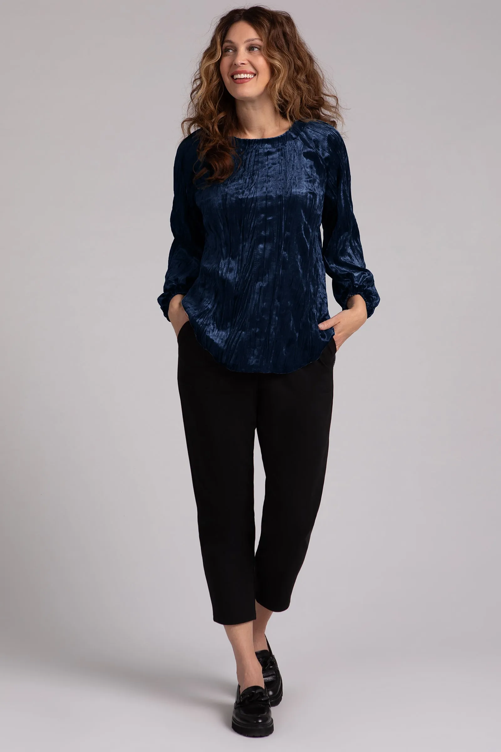 Crinkle Velvet Move Pullover with Elastic Cuff | Navy