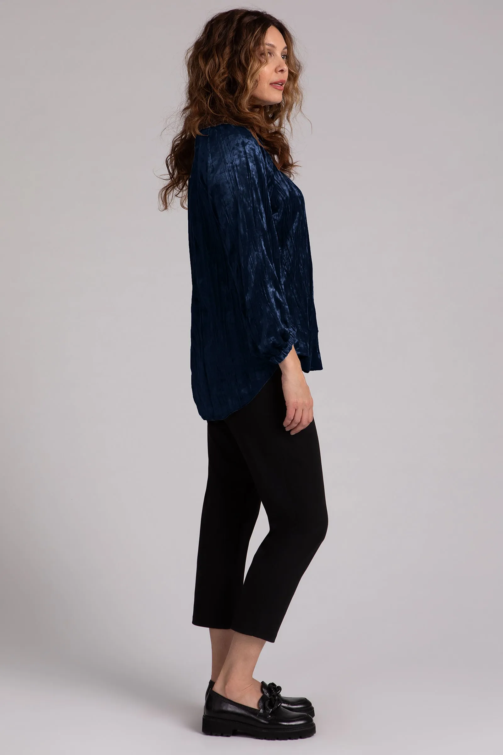 Crinkle Velvet Move Pullover with Elastic Cuff | Navy