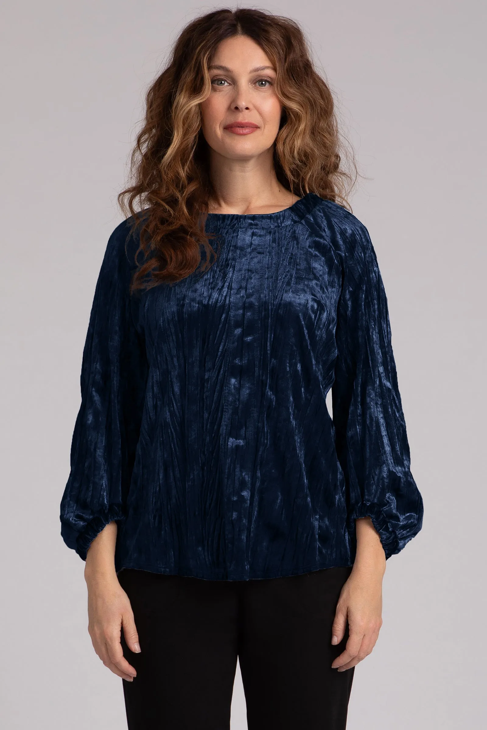 Crinkle Velvet Move Pullover with Elastic Cuff | Navy