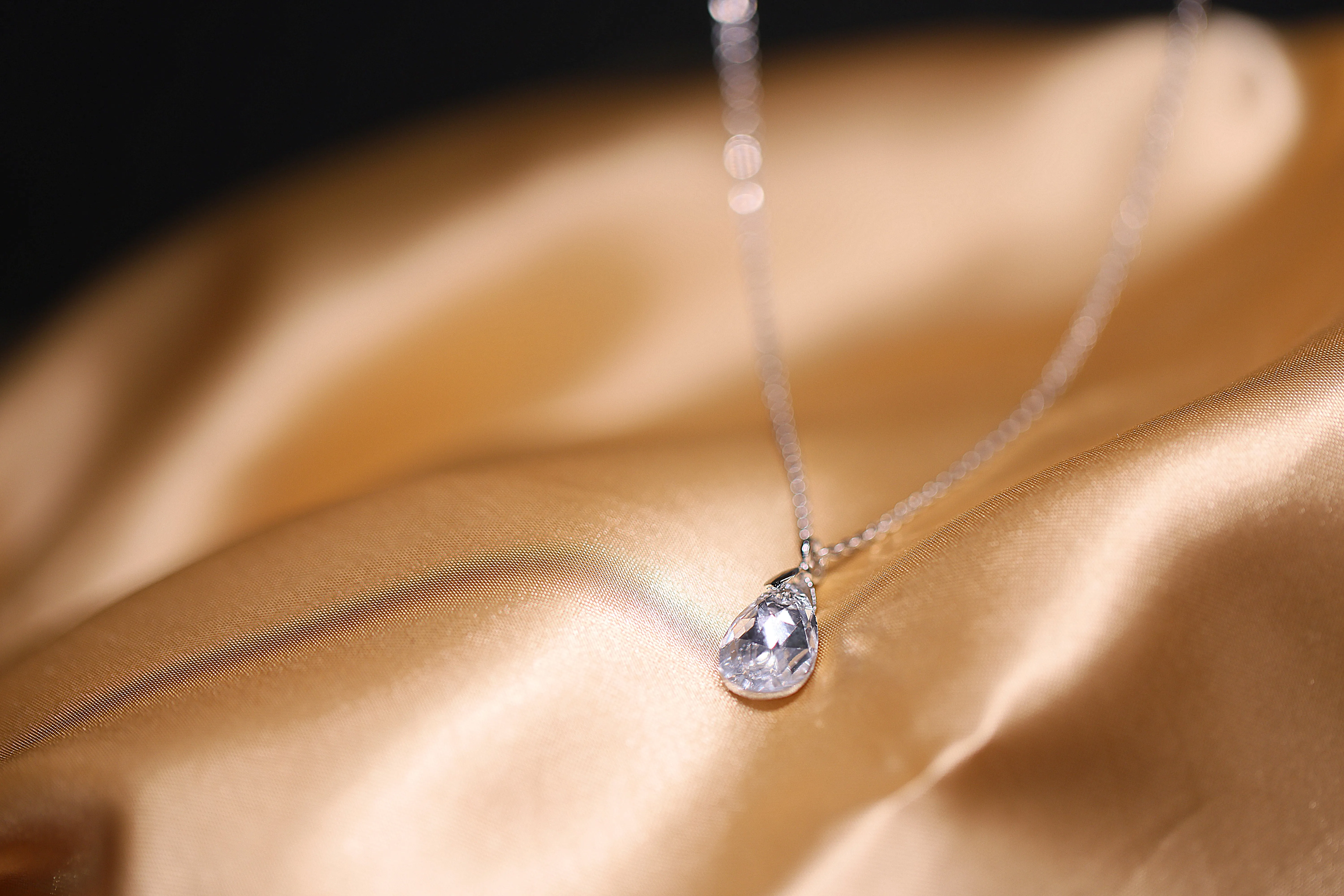 Crystal teardrop pendant necklace