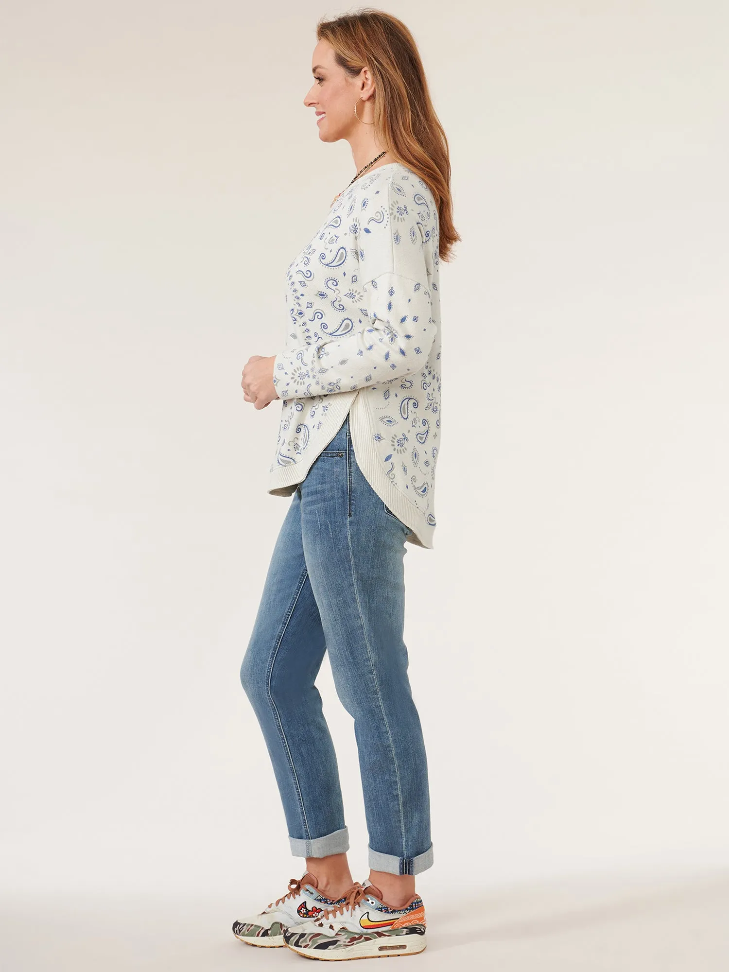 Long Sleeve Boatneck Rounded Shirtail Hem Printed Knit Top