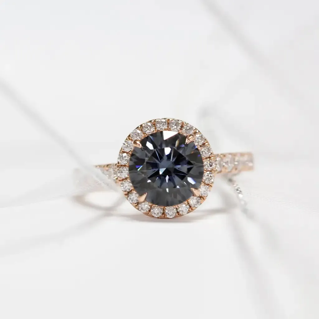 Mera Moissanite RIng in 18K gold