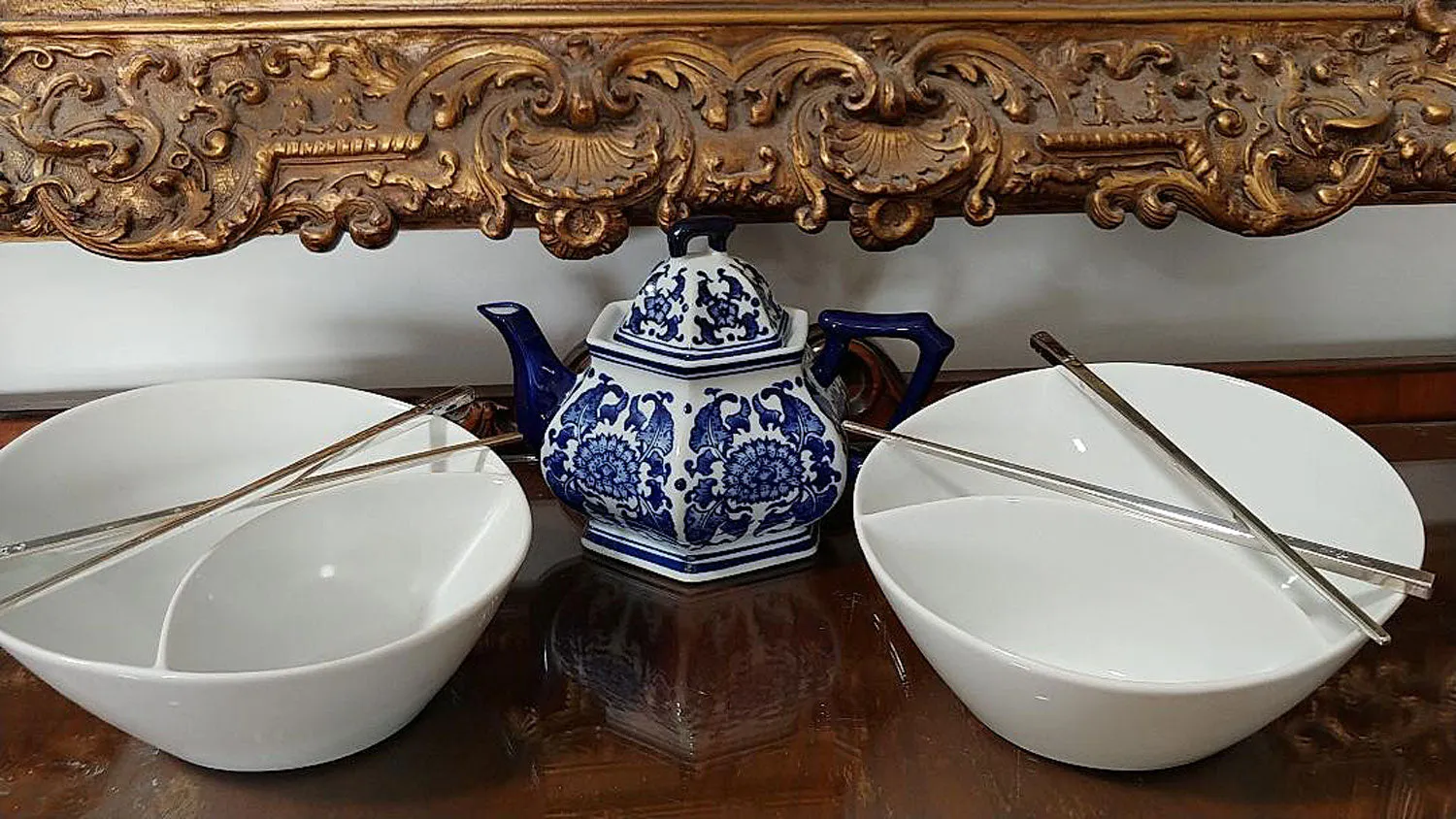 NEW OLD STOCK - HUGE CRATE & BARREL PORCELAIN DIVIDED NOODLE BOWLS (2)  - SOUP BOWLS - SALAD BOWLS - ONE DISH DINNERS - PERFECT FOR CHINESE, THAI, JAPANESE AND AMERICAN FOOD