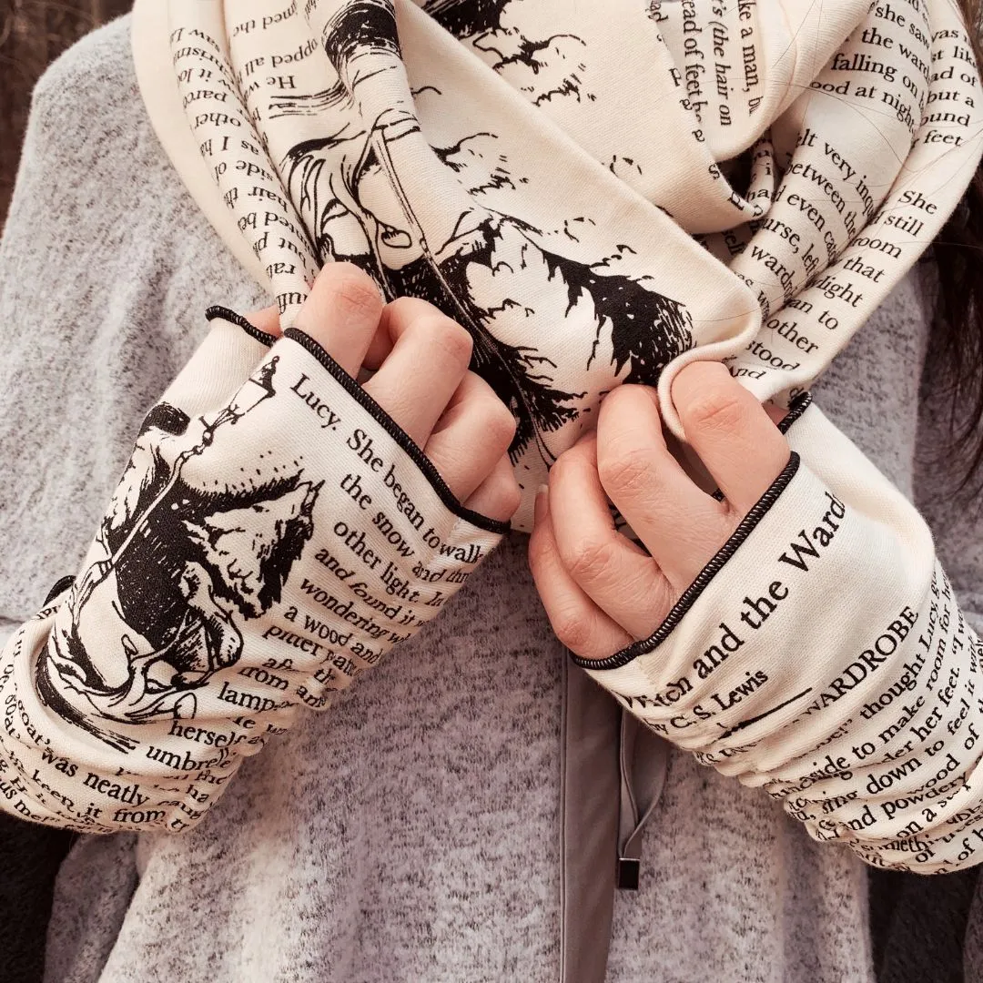 The Lion, the Witch and the Wardrobe Writing Gloves