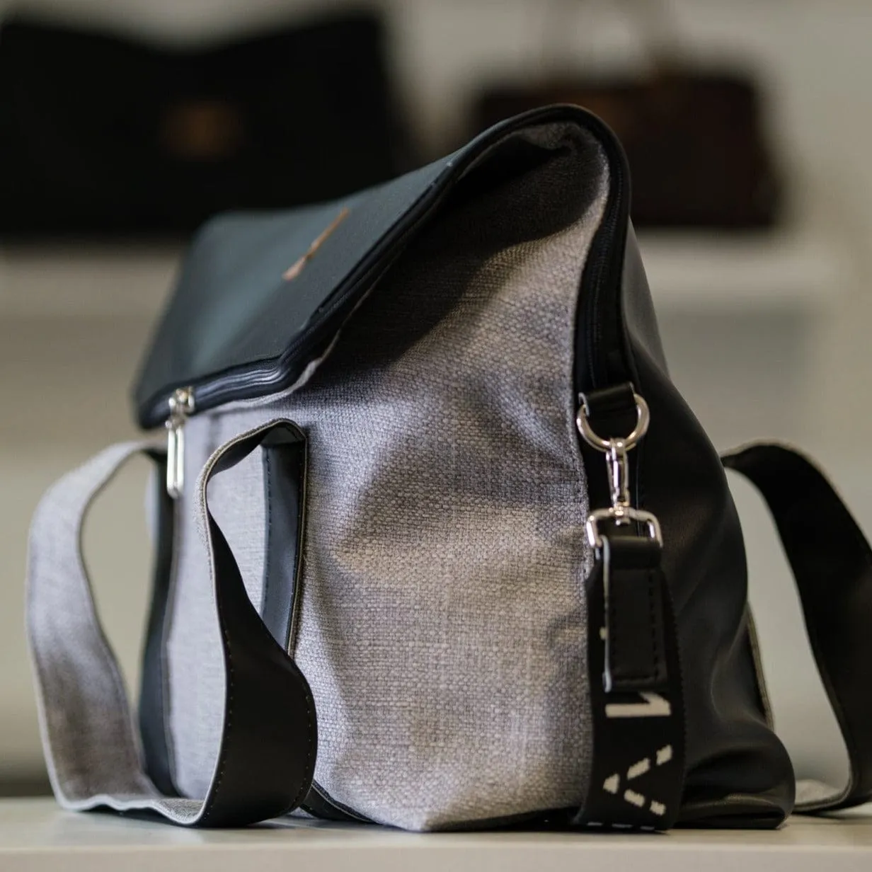 The Versa Flop Cork Vegan Messenger Bag | Grey & Black