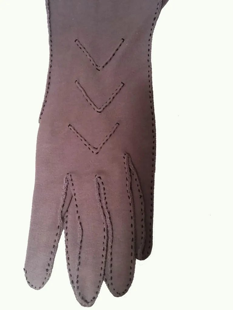 VINTAGE '60s SOPHISTICATED GAUNTLET GLOVES WITH RAISED FABRIC CHEVRONS & HAND STITCHING IN TAUPE - JUST GORGEOUS!