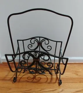 *VINTAGE '70S / '80S ELEGANTLY DESIGNED WROUGHT IRON MAGAZINE RACK FOR NEWSPAPERS, MAGAZINES, FIRE LOGS, BOOKS