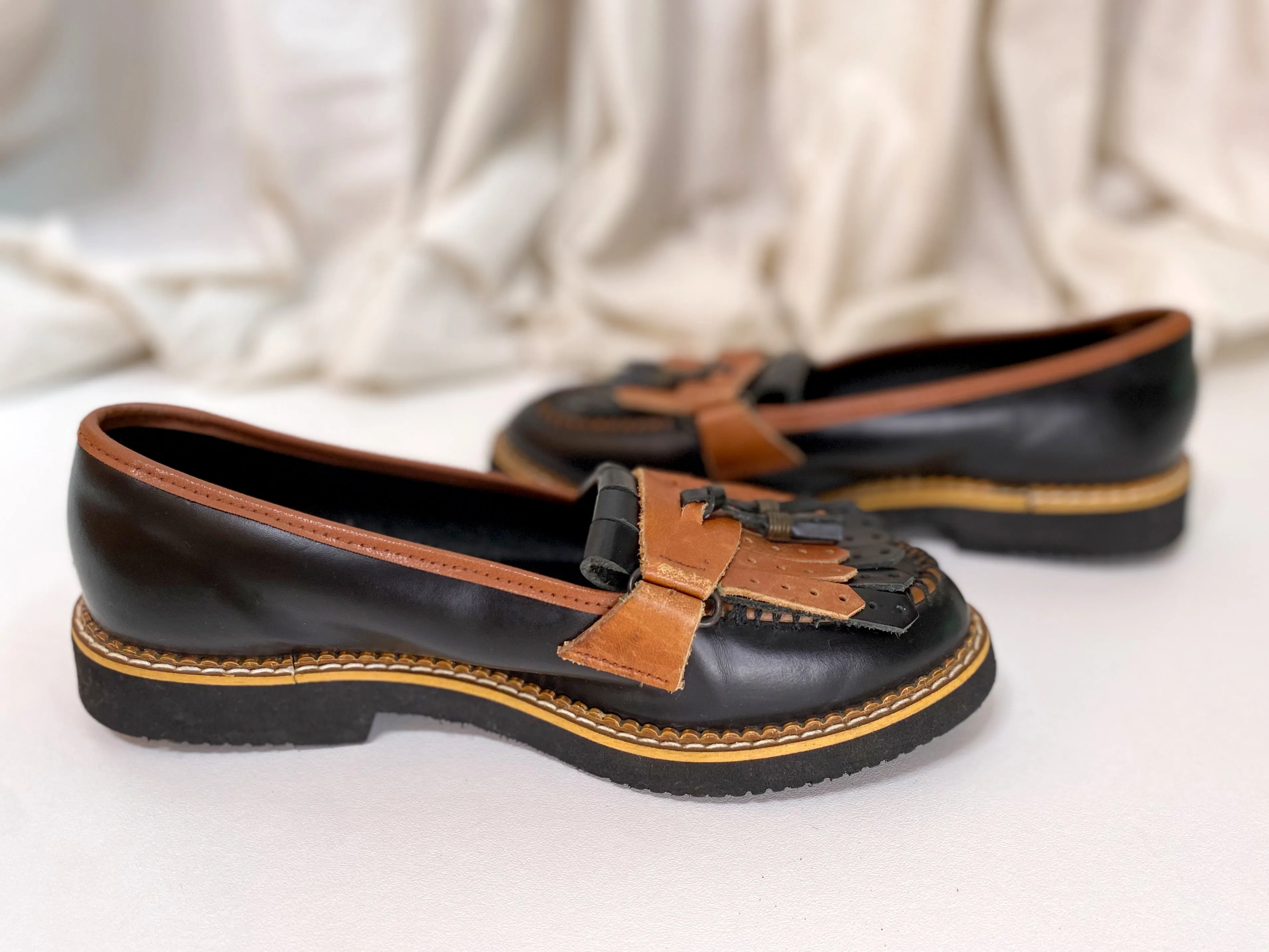 VINTAGE LEATHER LOAFERS [ Black, Tan, Tassels, Fringe, SIZE 6 1/2 ]