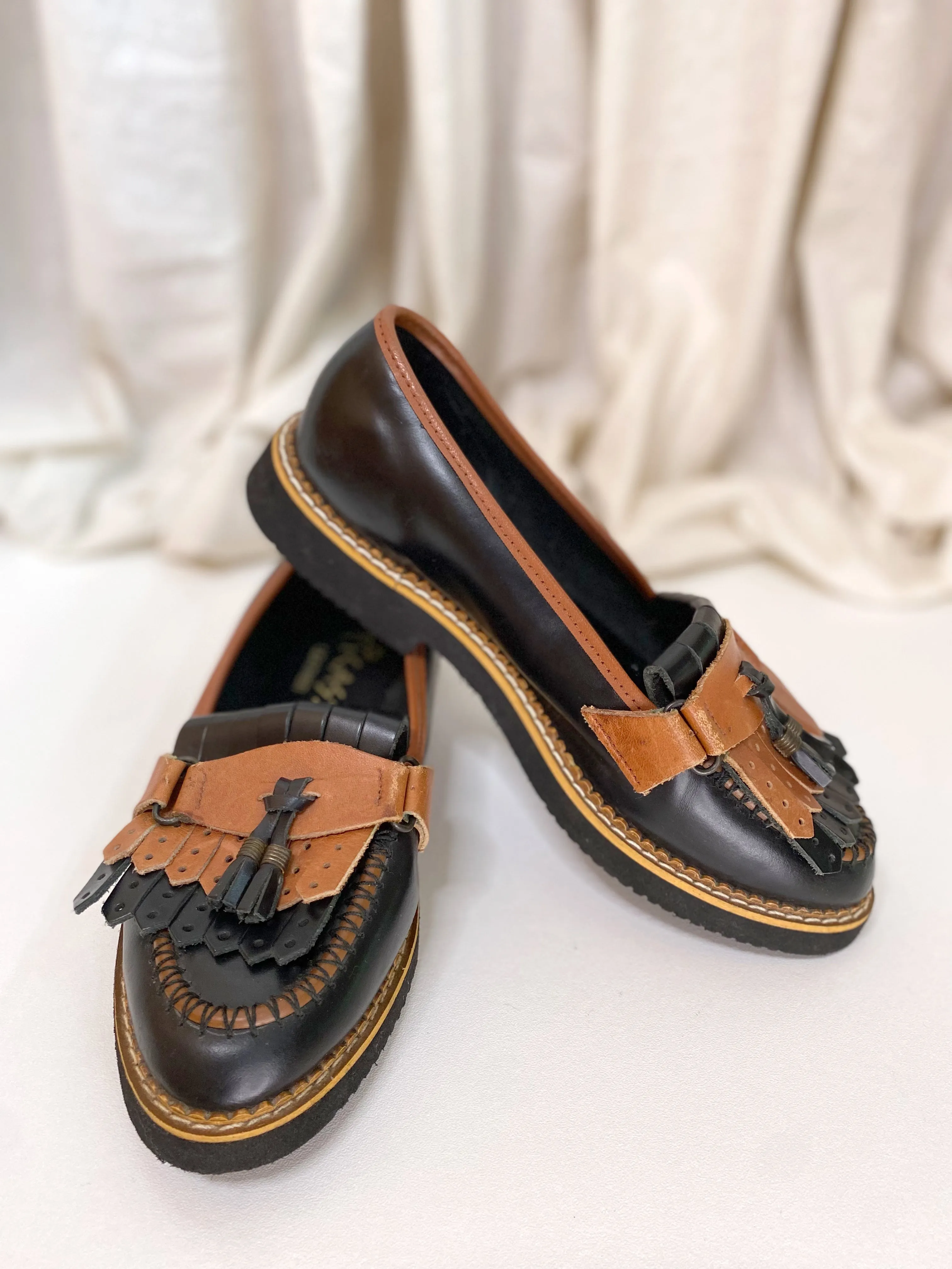 VINTAGE LEATHER LOAFERS [ Black, Tan, Tassels, Fringe, SIZE 6 1/2 ]